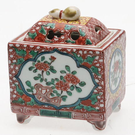 JAPANSK RÖKELSELÅDA, 1800/1900-tal. på auktion hos Örebro Stadsauktioner