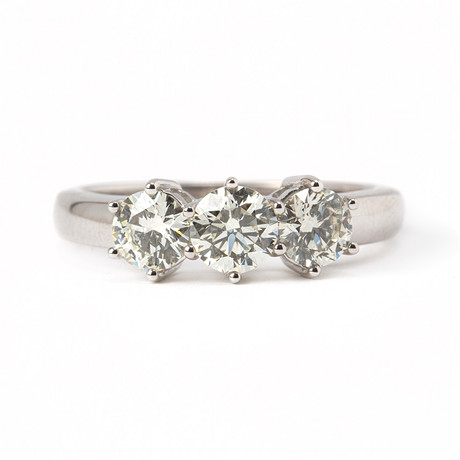RING, 18K vitguld med briljantslipade diamanter, totalt 1.37 ct. på auktion hos Stockholms Auktionsverk Göteborg