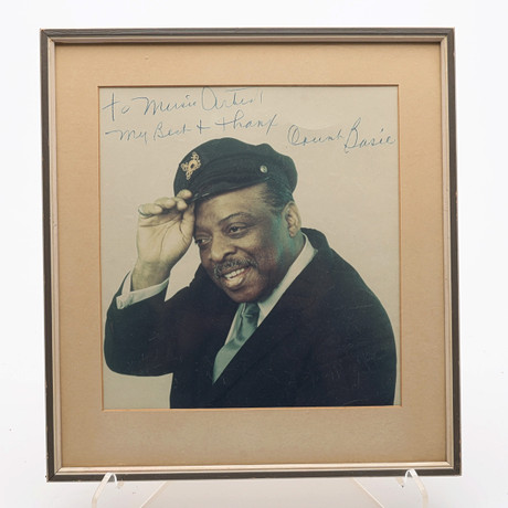 AUTOGRAF. COUNT BASIE (1904-1984). AMERIKANSK JAZZMUSIKER OCH BANDLEDARE. på auktion hos Crafoord Auktioner Lund