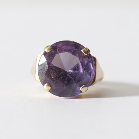 RING, 23K guld med ametist. Totalvikt ca 8,3 gram.