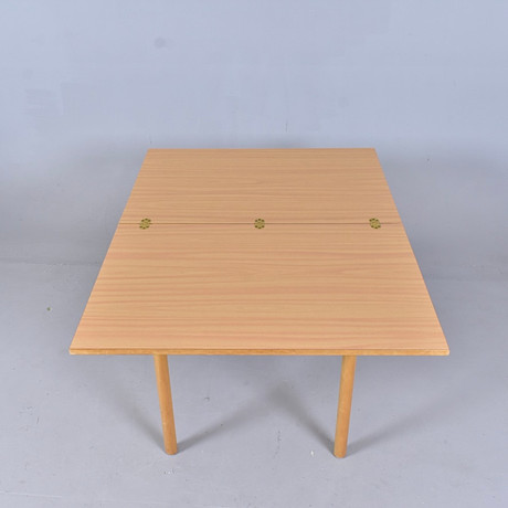 BØRGE MOGENSEN. Soffbord, modell 4500, bokträ, Fritz Hansen, Danmark, 1960-tal. på auktion hos Halmstads Auktionskammare