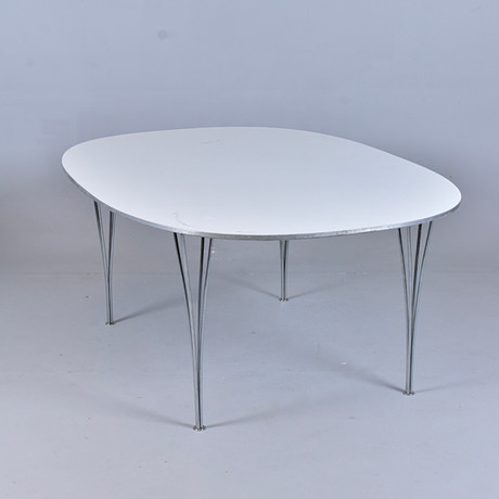 BRUNO MATHSSON / PIET HEIN. Matbord, Fritz Hansen. på auktion hos Halmstads Auktionskammare