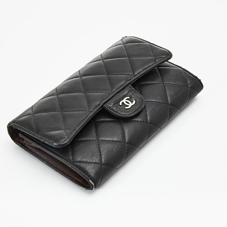 CHANEL, plånbok, "Classic Long Flap Wallet", 2012. på auktion hos Stockholms Auktionsverk Magasin 5
