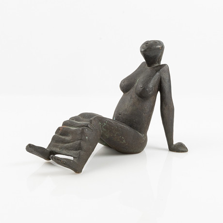 WALDEMAR OTTO. Skulptur, brons, sittande kvinnogestalt, monogramsignerad och numrerad 1/6, Polen 1960-tal. på auktion hos Stockholms Auktionsverk Helsingborg
