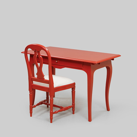 SKRIVBORD, "Österbybruk" och STOL,"Hallunda", ur Ikeas 1700-talsserie.