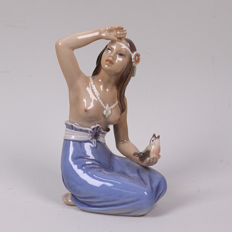 DAHL JENSEN. figurin #1268, "Hawaiipige med fugl", Danmark.