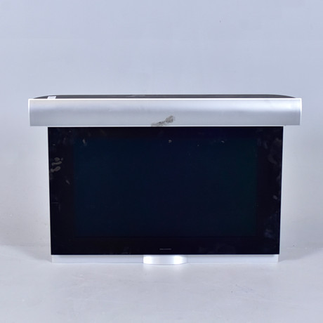 Bang & Olufsen Beovison 7 32" LCD-TV samt Bang & Olufsen BeoLab 7.1 Aktiv högtalare. på auktion hos Halmstads Auktionskammare