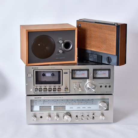 HiFi/Media, 4 delar, bl a Bang & Olufsen Beolit 500 radio.