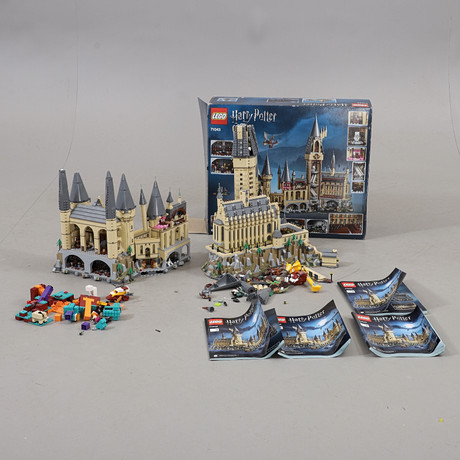 LEGO HARRY POTTER, "Hogwarts Castle 71043". på auktion hos Växjö Auktionskammare