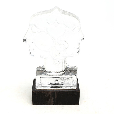 SKULPTUR, glas/trä, signerad Boda Trä, form Bertil Wallien. på auktion hos Kalmar Auktionsverk