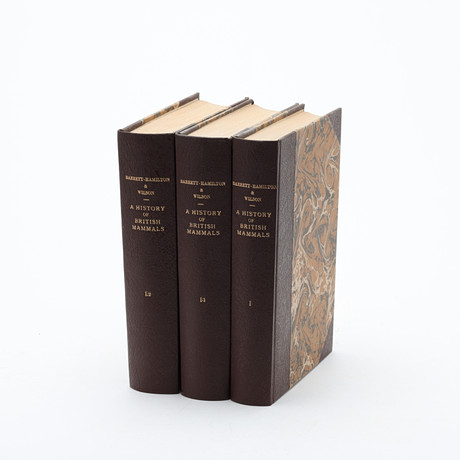 GERALD E.H. BARRETT-HAMILTON. "A history of british mammals", 3 volymer. på auktion hos Uppsala Auktionskammare