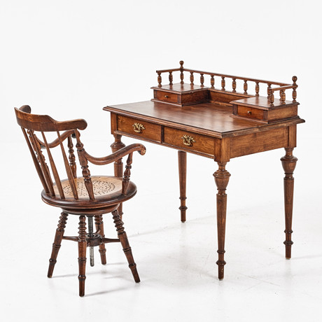 SKRIVBORD, med STOL, 1800-talets andra hälft, nyrenässans, mörkbetsat, bronserade beslag.
