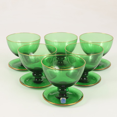 HELENA TYNELL. Eine grüne Glasschale, Lauch, 20. Jahrhundert. Glasobjekte - Glaskunst
