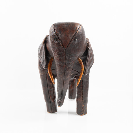 ELEFANT, troligen Dimitri Omersa & Co, skinn, 1960-tal. på auktion hos Stockholms Auktionsverk Helsingborg