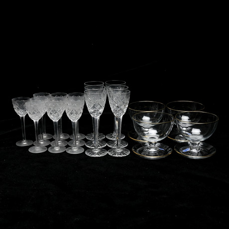 GLAS, 19 st, olika sorter, bland annat Johansfors. på auktion hos Kalmar Auktionsverk
