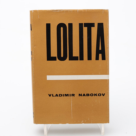 VLADIMIR NABOKOVS LOLITA I FÖRSTA BRITTISKA UPPLAGAN UTGIVEN AV WEIDENFELD AND NICOLSON 1959. på auktion hos Crafoord Auktioner Lund
