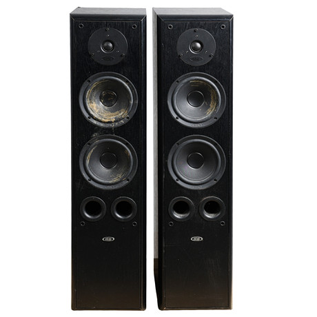 BANG & OLUFSEN, BeoSound 3000 and floor speakers BeoLab 8000