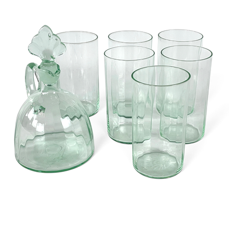 KARAFF & GLAS, 7 delar, gröntonat glas, 1900-tal. på auktion hos Roslagens Auktionsverk