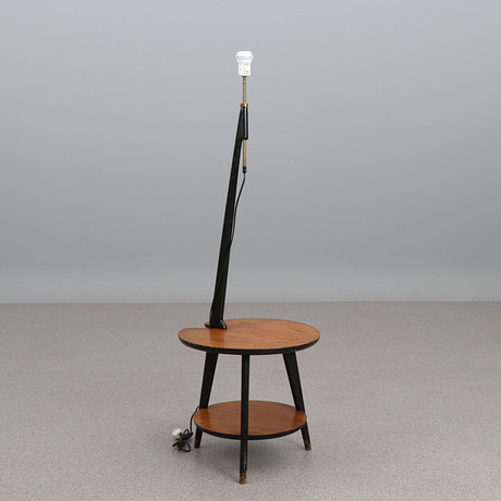 LAMPBORD. Teak och lackerat trä. 1950/60-tal.