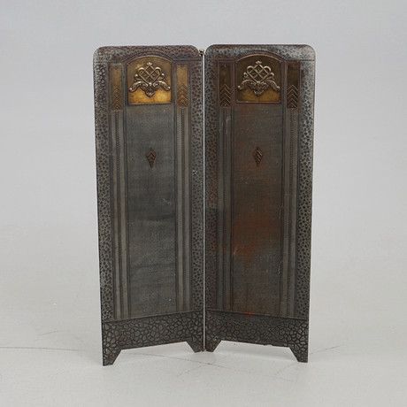 BRASSKYDD, Art Nouveau, tidigt 1900-tal. på auktion hos Gomér & Andersson Jönköping