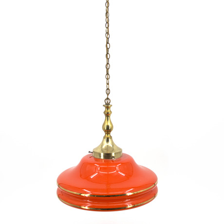 TAKLAMPA, mässing, orange glas med gulddekor, 1970-tal. på auktion hos Höganäs Auktionsverk