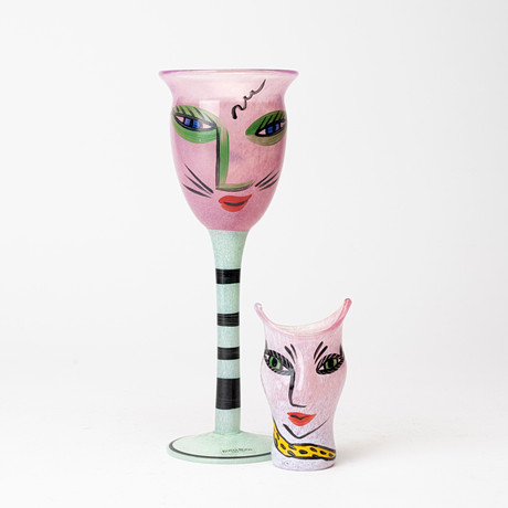 ULRICHA HYDMAN VALLIEN. 2 st, vas och glas, signerade. Kosta Boda.