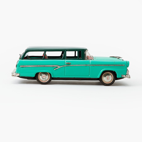 PLÅTBIL, "Ford", Ranch Wagon, Bandai. Japan. på auktion hos Göteborgs Auktionsverk