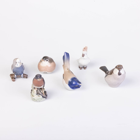 BING & GRØNDAHL & ROYAL COPENHAGEN FEM PORSLINSFIGURER I FORM AV FÅGLAR. (6).