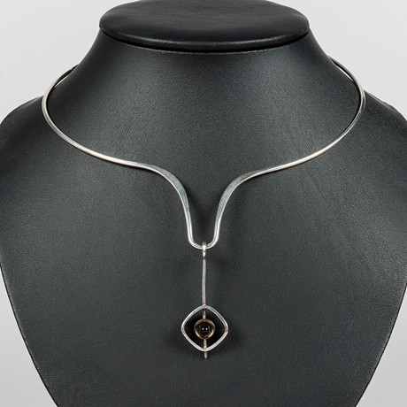 HALSRING MED HÄNGE, silver, David Andersen och Kupittaan kulta.