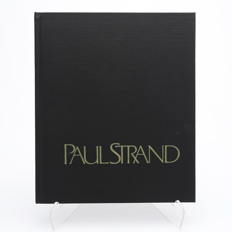 PAUL STRANDS "60 YEARS OF PHOTOGRAPHY" I LIMITERAD UPPLAGA, 1974. på auktion hos Crafoord Auktioner Lund