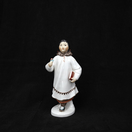 FIGURIN, inuitflicka, porslin, Lomonosov, USSR, 1900-tal. på auktion hos Höganäs Auktionsverk