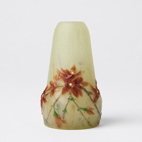 GABRIEL ARGY-ROUSSEAU. "Fleur Jaunnes", vas, Frankrike, omkring 1920, pâte-de-verre, reliefdekor brunt, grönt på auktion hos Stockholms Auktionsverk Magasin 5