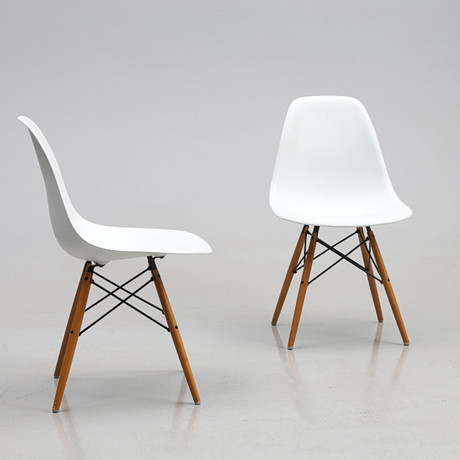 CHARLES & RAY EAMES. STOLAR, 2 ST. FÖR VITRA. på auktion hos Gomér & Andersson Jönköping