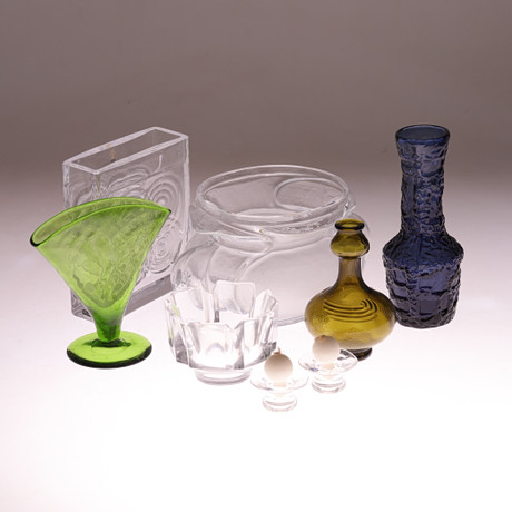 GLAS, parti, 8 delar, olika tillverkare bla. Skruf och Orrefors, 19/2000-tal. på auktion hos Gomér & Andersson Norrköping