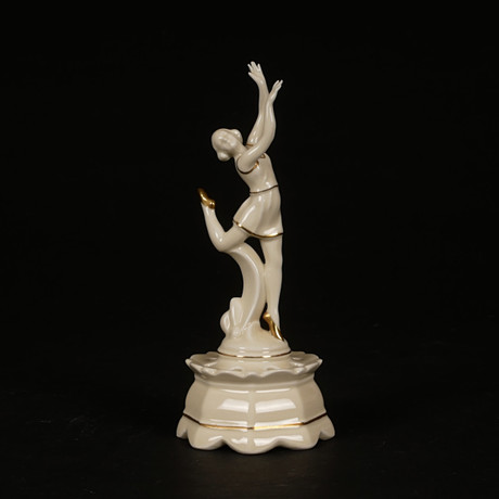 BLOMSTERHÅLLARE, i form av balettdansös, porslin, Art Deco, 1920/30-tal. på auktion hos Auktionsfirma Kenneth Svensson i Kalmar