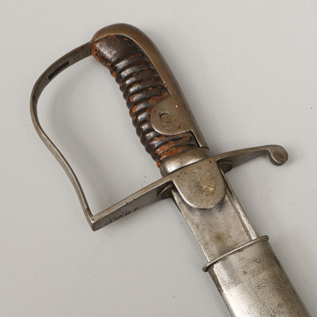 SABEL, svensk, m/1831, för manskap vid artilleriet, med stålbalja. på auktion hos Crafoord Auktioner Malmö