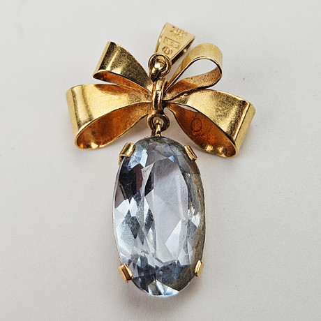 HÄNGE, guld, 18K, med slipad sten, JLH, Stockholm 1948, total vikt ca. 3,7 gram. på auktion hos Auktionshuset Thörner & Ek