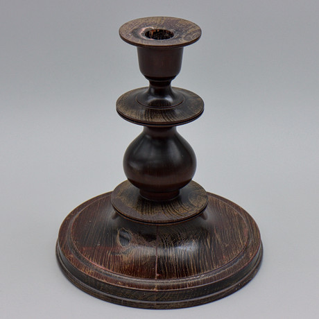 CARL MALMSTEN. LILJEHOLMENS LJUSSTAKE NR 2, SVARVAT TRÄ, 1900-TALETS FÖRSTA HÄLFT.