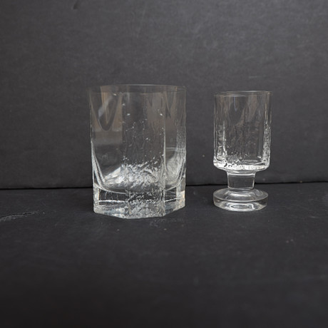 TIMO SARPANEVA. Glasservisdelar 11st, "Kalinka" Iittala. på auktion hos Falun Auktionsbyrå