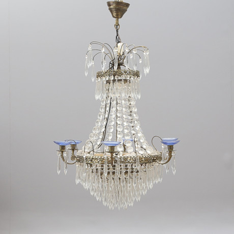 LJUSKRONA, glas/metall, gustaviansk stil, 1900-tal. på auktion hos Kalmar Auktionsverk