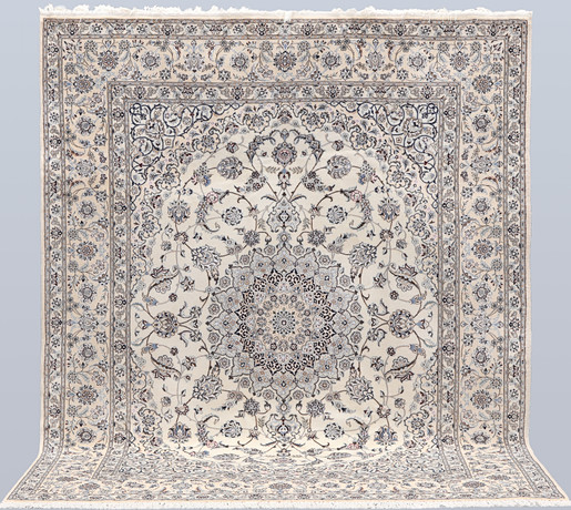 MATTA. Nain part silk s.k 6LAA ca 1.000.000 knutar / kvm, 269 x 213 cm. på auktion hos Södermanlands Auktionsverk