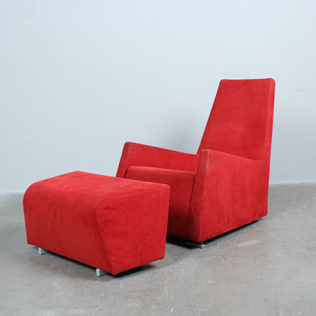 ALBAN GILLES. Ligne Roset "Jul" fåtölj med ottoman, mocka.