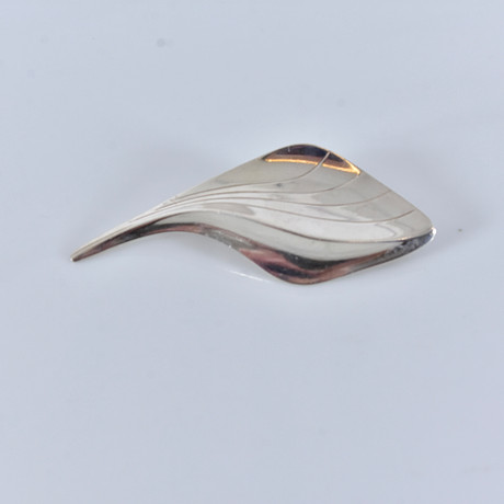 BROSCH, sterlingsilver Hermann Siersbol, Danmark. på auktion hos Halmstads Auktionskammare
