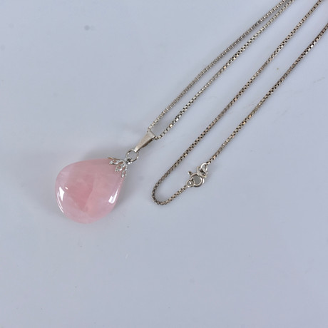 SILVERKEDJA, med rosa kvarts. på auktion hos Halmstads Auktionskammare