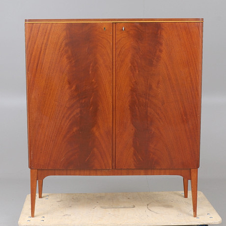 SKÅP, Tallbackens Möbler, Bröderna Karlsson, Tibro, Swedish Modern, 1940-tal. på auktion hos RA Auktionsverket Norrköping