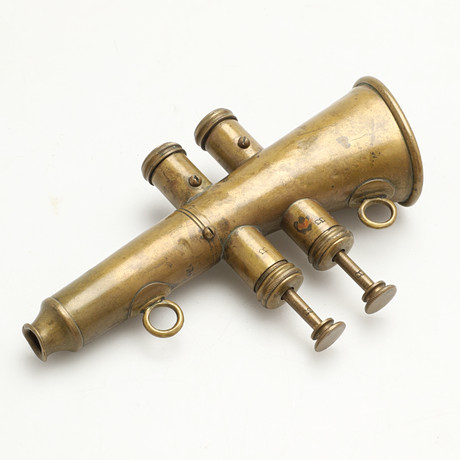 JAKTHORN, mässing, 1800/1900-tal. på auktion hos Crafoord Auktioner Malmö