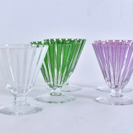 BENGT ORUP. COCKTAILGLAS, 5 st, glas med bemålad dekor, Johansfors "Strikt". på auktion hos Halmstads Auktionskammare