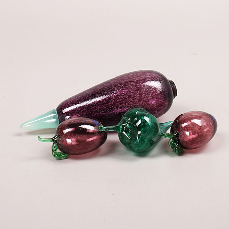 FIGURINER, 4 st, frukter, glas, bla Gunnel Sahlin, 1990-tal. på auktion hos Växjö Auktionskammare