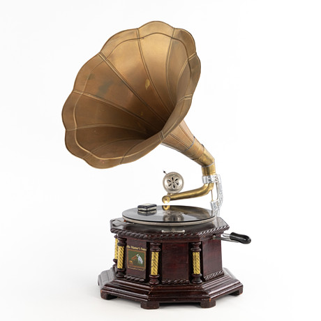 TRATTGRAMMOFON. Tidigt 1900-tal, His Masters Voice, England. på auktion hos Karljohan Auktioner