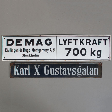 EMALJSKYLTAR, 2 st, ”KARL X GUSTAVSGATAN” samt DEMAG. på auktion hos Laholms Auktionskammare